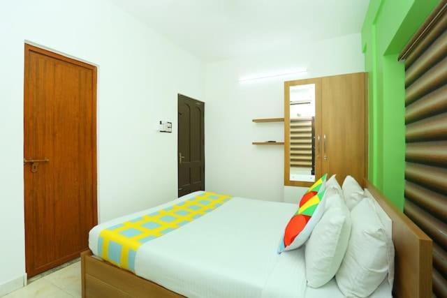 The Solo Apartments Kadavanthra Kochi Buitenkant foto