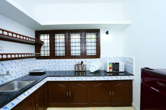 The Solo Apartments Kadavanthra Kochi Buitenkant foto