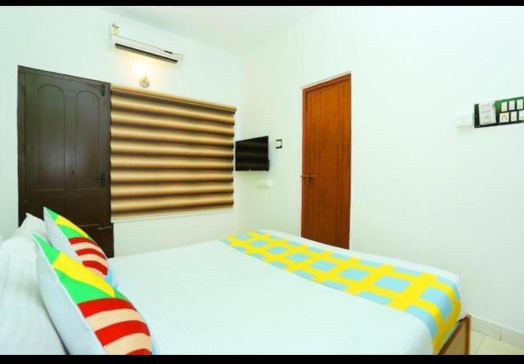 The Solo Apartments Kadavanthra Kochi Buitenkant foto